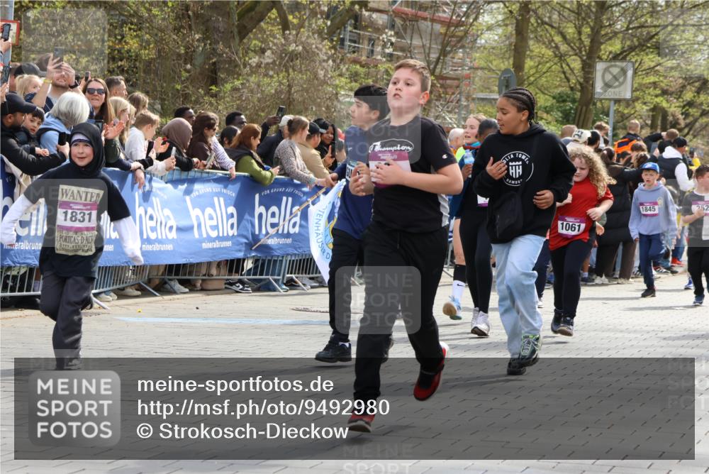 12.04.2026 - 45. Internationalen Wilhelmsburger Insellauf Strokosch-Dieckow http://msf.ph/oto/9492980 12.04.2026 14:49:58 Ziel 402, 451, 608, 466, 878, 849, 861, 875, 572, 336, 1036, 1847, 400, 672, 368, 898, 1039, 901, 131, 1061, 624, 1825, 141, 164, 113, 1845, 1849, 1810, 352 meine-sportfotos.de