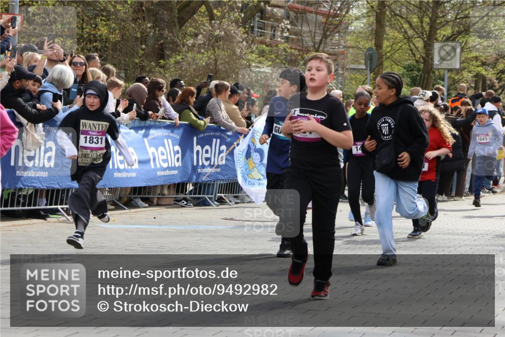 12.04.2026 - 45. Internationalen Wilhelmsburger Insellauf Strokosch-Dieckow http://msf.ph/oto/9492982 12.04.2026 14:49:58 Ziel 402, 451, 608, 466, 878, 849, 861, 875, 572, 336, 1036, 1847, 400, 672, 368, 898, 1039, 901, 131, 1061, 624, 1825, 141, 164, 113, 1845, 1849, 1810, 352 meine-sportfotos.de