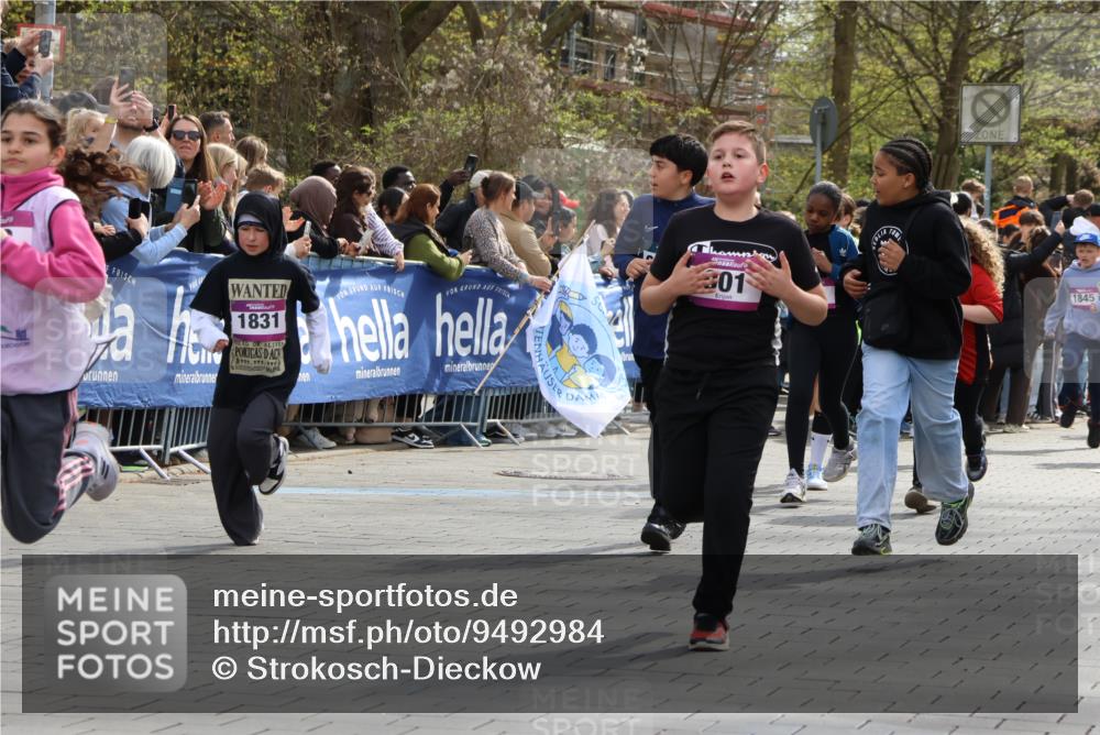 12.04.2026 - 45. Internationalen Wilhelmsburger Insellauf Strokosch-Dieckow http://msf.ph/oto/9492984 12.04.2026 14:49:58 Ziel 402, 451, 608, 466, 878, 849, 861, 875, 572, 336, 1036, 1847, 400, 672, 368, 898, 1039, 901, 131, 1061, 624, 1825, 141, 164, 113, 1845, 1849, 1810, 352 meine-sportfotos.de