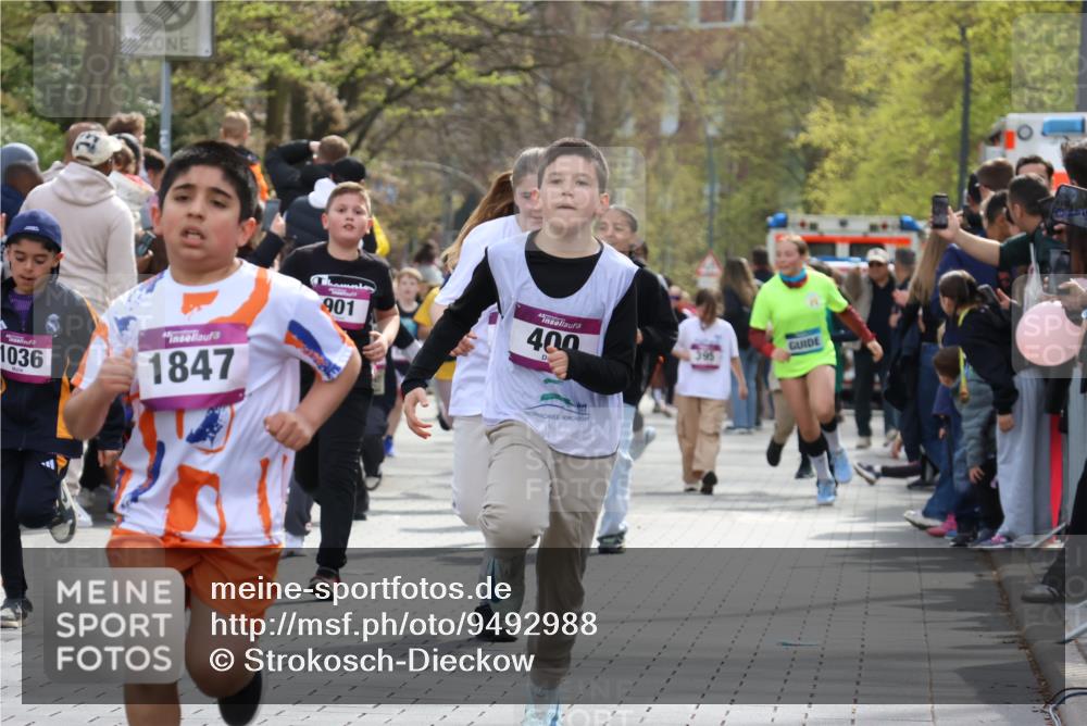12.04.2026 - 45. Internationalen Wilhelmsburger Insellauf Strokosch-Dieckow http://msf.ph/oto/9492988 12.04.2026 14:49:54 Ziel 389, 1821, 857, 872, 402, 451, 608, 466, 878, 849, 861, 875, 572, 336, 1036, 1847, 400, 672, 368, 898, 1039 meine-sportfotos.de