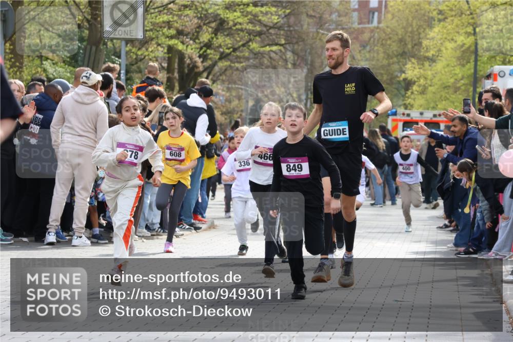 12.04.2026 - 45. Internationalen Wilhelmsburger Insellauf Strokosch-Dieckow http://msf.ph/oto/9493011 12.04.2026 14:49:50 Ziel 1830, 1848, 439, 389, 1821, 857, 872, 402, 451, 608, 466, 878, 849, 861, 875, 572, 336, 1036, 1847, 400 meine-sportfotos.de