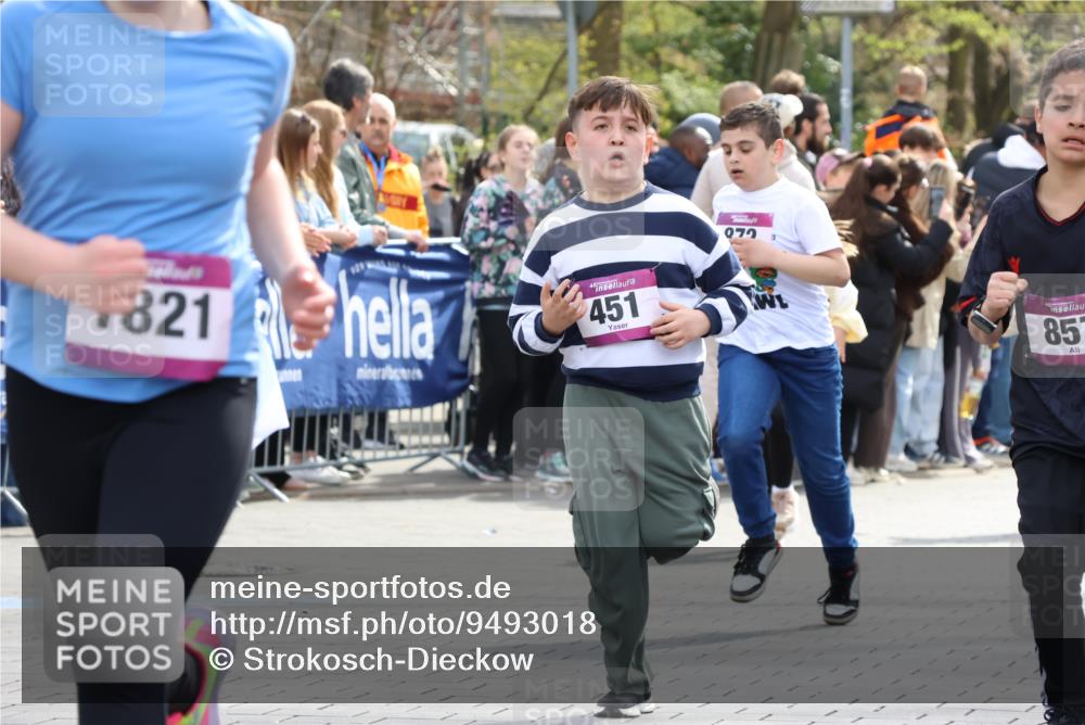 12.04.2026 - 45. Internationalen Wilhelmsburger Insellauf Strokosch-Dieckow http://msf.ph/oto/9493018 12.04.2026 14:49:48 Ziel 497, 1808, 406, 1811, 367, 1830, 1848, 439, 389, 1821, 857, 872, 402, 451, 608, 466, 878, 849, 861, 875 meine-sportfotos.de