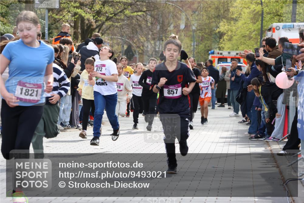 12.04.2026 - 45. Internationalen Wilhelmsburger Insellauf Strokosch-Dieckow http://msf.ph/oto/9493021 12.04.2026 14:49:47 Ziel 1813, 497, 1808, 406, 1811, 367, 1830, 1848, 439, 389, 1821, 857, 872, 402, 451, 608, 466, 878, 849, 861 meine-sportfotos.de
