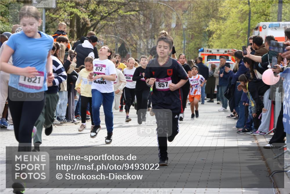 12.04.2026 - 45. Internationalen Wilhelmsburger Insellauf Strokosch-Dieckow http://msf.ph/oto/9493022 12.04.2026 14:49:47 Ziel 1813, 497, 1808, 406, 1811, 367, 1830, 1848, 439, 389, 1821, 857, 872, 402, 451, 608, 466, 878, 849, 861 meine-sportfotos.de