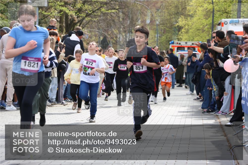 12.04.2026 - 45. Internationalen Wilhelmsburger Insellauf Strokosch-Dieckow http://msf.ph/oto/9493023 12.04.2026 14:49:47 Ziel 1813, 497, 1808, 406, 1811, 367, 1830, 1848, 439, 389, 1821, 857, 872, 402, 451, 608, 466, 878, 849, 861 meine-sportfotos.de