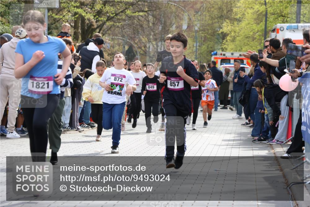 12.04.2026 - 45. Internationalen Wilhelmsburger Insellauf Strokosch-Dieckow http://msf.ph/oto/9493024 12.04.2026 14:49:47 Ziel 1813, 497, 1808, 406, 1811, 367, 1830, 1848, 439, 389, 1821, 857, 872, 402, 451, 608, 466, 878, 849, 861 meine-sportfotos.de