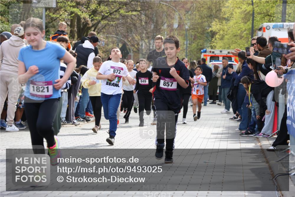 12.04.2026 - 45. Internationalen Wilhelmsburger Insellauf Strokosch-Dieckow http://msf.ph/oto/9493025 12.04.2026 14:49:47 Ziel 1813, 497, 1808, 406, 1811, 367, 1830, 1848, 439, 389, 1821, 857, 872, 402, 451, 608, 466, 878, 849, 861 meine-sportfotos.de
