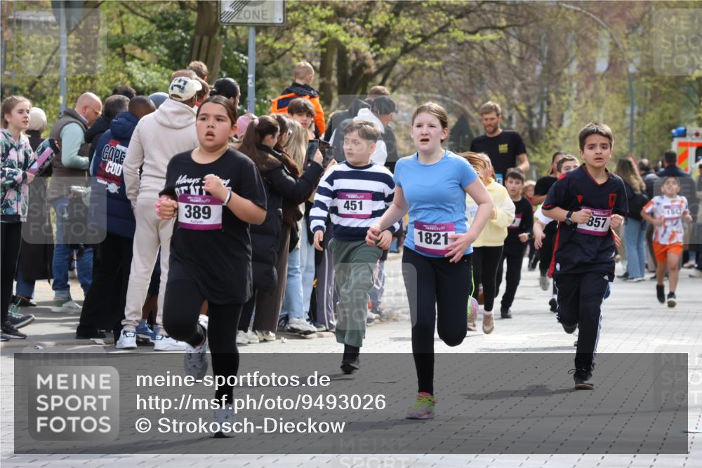 12.04.2026 - 45. Internationalen Wilhelmsburger Insellauf Strokosch-Dieckow http://msf.ph/oto/9493026 12.04.2026 14:49:45 Ziel 106, 169, 1, 1813, 497, 1808, 406, 1811, 367, 1830, 1848, 439, 389, 1821, 857, 872 meine-sportfotos.de