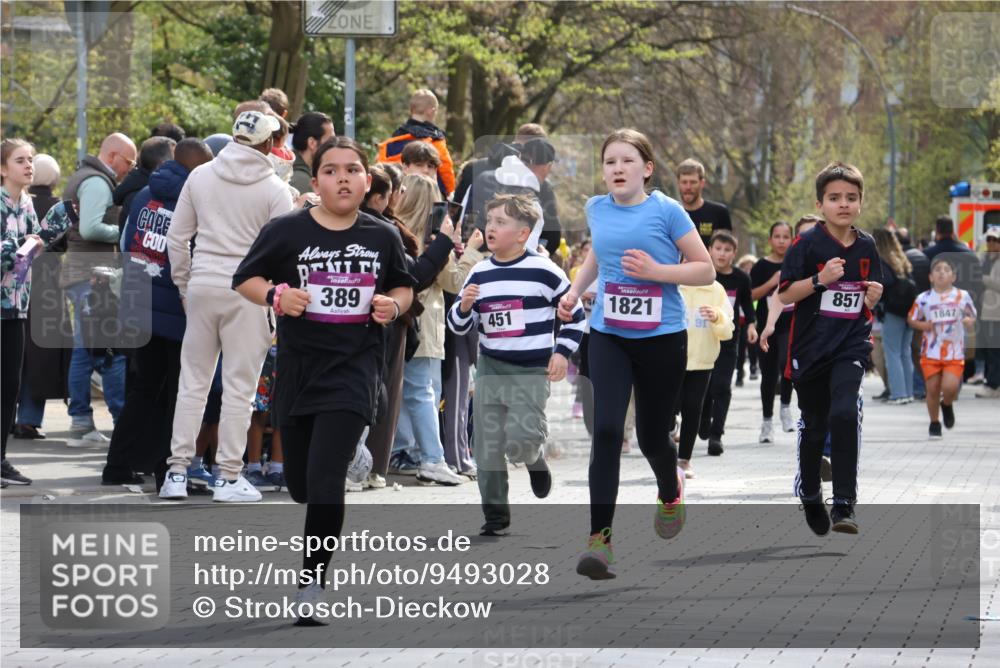 12.04.2026 - 45. Internationalen Wilhelmsburger Insellauf Strokosch-Dieckow http://msf.ph/oto/9493028 12.04.2026 14:49:45 Ziel 106, 169, 1, 1813, 497, 1808, 406, 1811, 367, 1830, 1848, 439, 389, 1821, 857, 872 meine-sportfotos.de