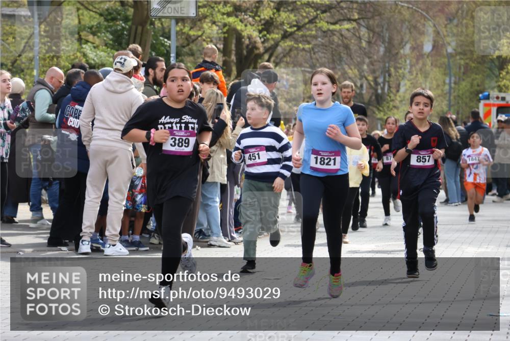12.04.2026 - 45. Internationalen Wilhelmsburger Insellauf Strokosch-Dieckow http://msf.ph/oto/9493029 12.04.2026 14:49:45 Ziel 106, 169, 1, 1813, 497, 1808, 406, 1811, 367, 1830, 1848, 439, 389, 1821, 857, 872 meine-sportfotos.de