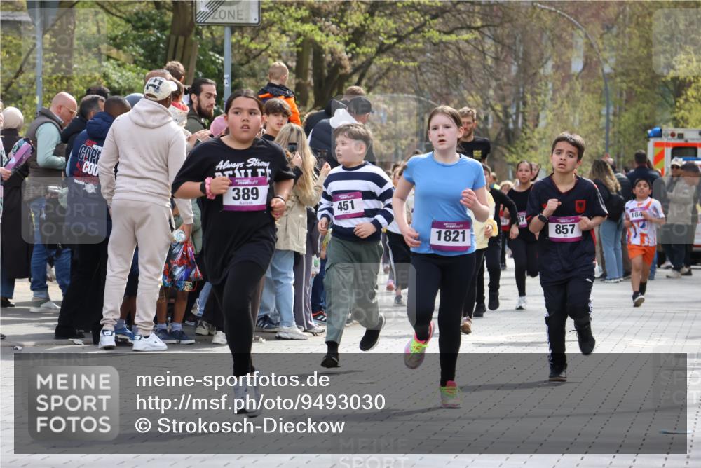 12.04.2026 - 45. Internationalen Wilhelmsburger Insellauf Strokosch-Dieckow http://msf.ph/oto/9493030 12.04.2026 14:49:45 Ziel 106, 169, 1, 1813, 497, 1808, 406, 1811, 367, 1830, 1848, 439, 389, 1821, 857, 872 meine-sportfotos.de