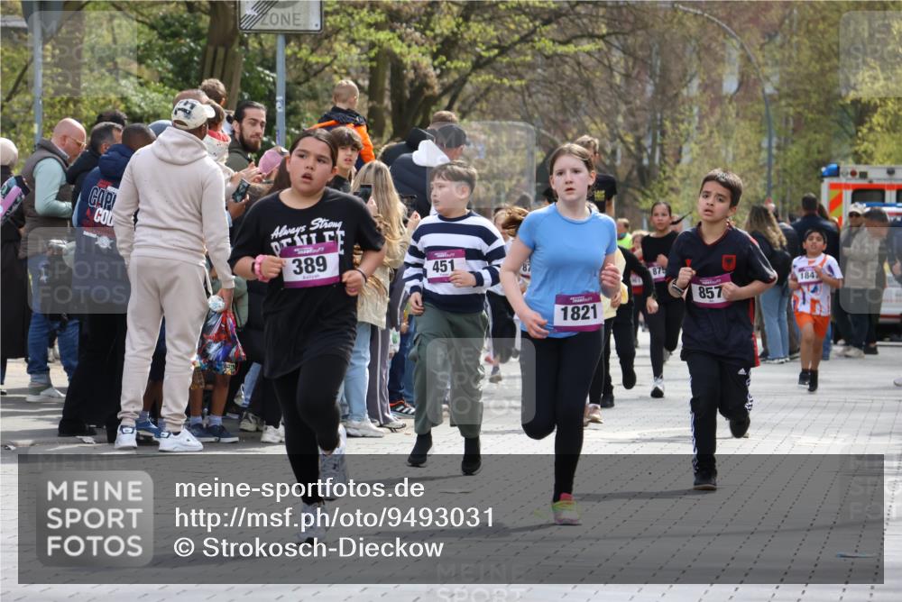 12.04.2026 - 45. Internationalen Wilhelmsburger Insellauf Strokosch-Dieckow http://msf.ph/oto/9493031 12.04.2026 14:49:45 Ziel 106, 169, 1, 1813, 497, 1808, 406, 1811, 367, 1830, 1848, 439, 389, 1821, 857, 872 meine-sportfotos.de