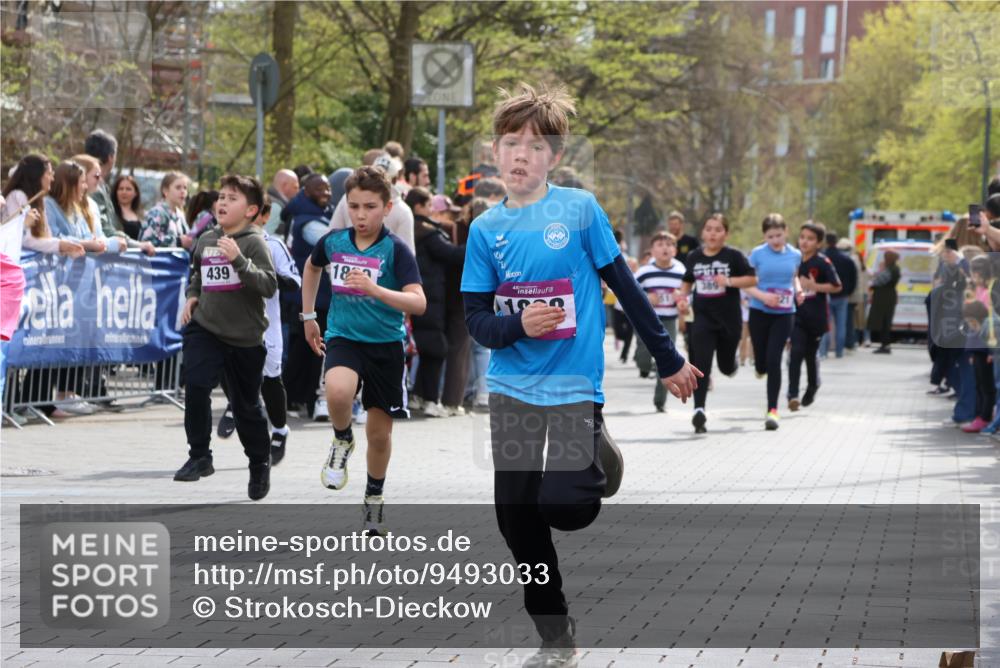 12.04.2026 - 45. Internationalen Wilhelmsburger Insellauf Strokosch-Dieckow http://msf.ph/oto/9493033 12.04.2026 14:49:43 Ziel 879, 1839, 401, 1812, 106, 169, 1, 1813, 497, 1808, 406, 1811, 367, 1830, 1848, 439, 389, 1821 meine-sportfotos.de