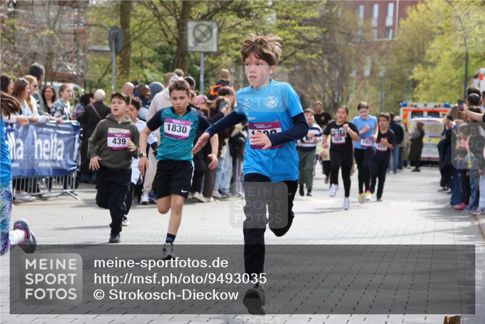 12.04.2026 - 45. Internationalen Wilhelmsburger Insellauf Strokosch-Dieckow http://msf.ph/oto/9493035 12.04.2026 14:49:42 Ziel 377, 879, 1839, 401, 1812, 106, 169, 1, 1813, 497, 1808, 406, 1811, 367, 1830, 1848, 439, 389 meine-sportfotos.de