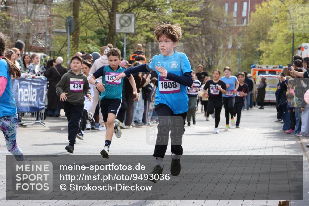 12.04.2026 - 45. Internationalen Wilhelmsburger Insellauf Strokosch-Dieckow http://msf.ph/oto/9493036 12.04.2026 14:49:42 Ziel 377, 879, 1839, 401, 1812, 106, 169, 1, 1813, 497, 1808, 406, 1811, 367, 1830, 1848, 439, 389 meine-sportfotos.de