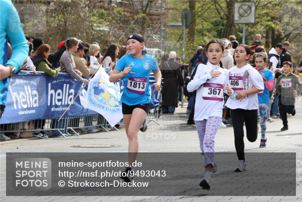 12.04.2026 - 45. Internationalen Wilhelmsburger Insellauf Strokosch-Dieckow http://msf.ph/oto/9493043 12.04.2026 14:49:40 Ziel 882, 652, 1818, 867, 377, 879, 1839, 401, 1812, 106, 169, 1, 1813, 497, 1808, 406, 1811, 367, 1830, 1848, 439 meine-sportfotos.de