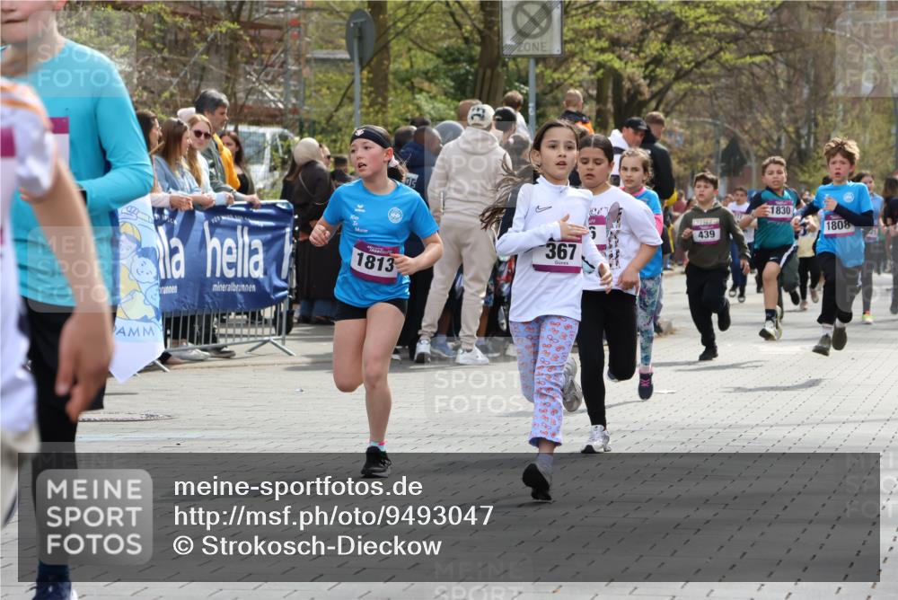 12.04.2026 - 45. Internationalen Wilhelmsburger Insellauf Strokosch-Dieckow http://msf.ph/oto/9493047 12.04.2026 14:49:40 Ziel 882, 652, 1818, 867, 377, 879, 1839, 401, 1812, 106, 169, 1, 1813, 497, 1808, 406, 1811, 367, 1830, 1848, 439 meine-sportfotos.de