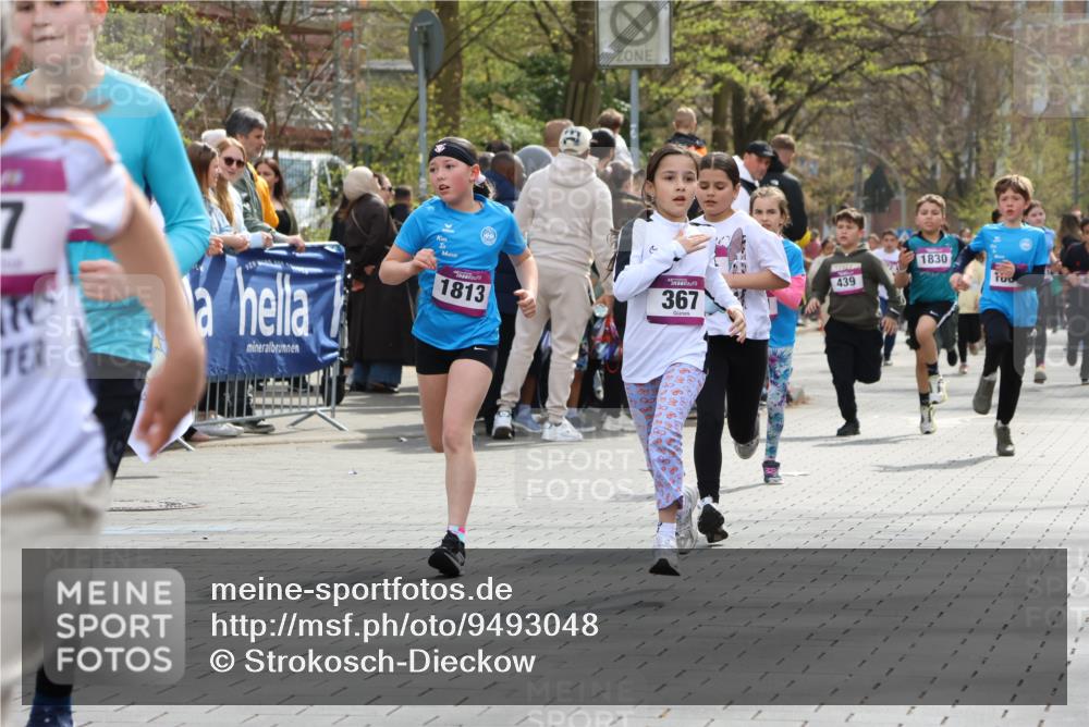 12.04.2026 - 45. Internationalen Wilhelmsburger Insellauf Strokosch-Dieckow http://msf.ph/oto/9493048 12.04.2026 14:49:40 Ziel 882, 652, 1818, 867, 377, 879, 1839, 401, 1812, 106, 169, 1, 1813, 497, 1808, 406, 1811, 367, 1830, 1848, 439 meine-sportfotos.de