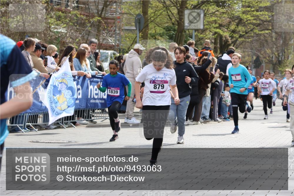 12.04.2026 - 45. Internationalen Wilhelmsburger Insellauf Strokosch-Dieckow http://msf.ph/oto/9493063 12.04.2026 14:49:35 Ziel 881, 348, 602, 627, 458, 161, 542, 1842, 894, 882, 652, 1818, 867, 377, 879, 1839, 401, 1812, 106, 169, 1, 1813 meine-sportfotos.de