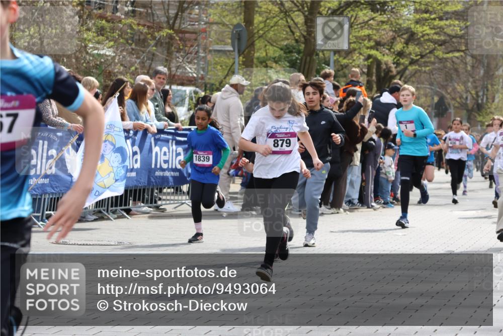12.04.2026 - 45. Internationalen Wilhelmsburger Insellauf Strokosch-Dieckow http://msf.ph/oto/9493064 12.04.2026 14:49:35 Ziel 881, 348, 602, 627, 458, 161, 542, 1842, 894, 882, 652, 1818, 867, 377, 879, 1839, 401, 1812, 106, 169, 1, 1813 meine-sportfotos.de