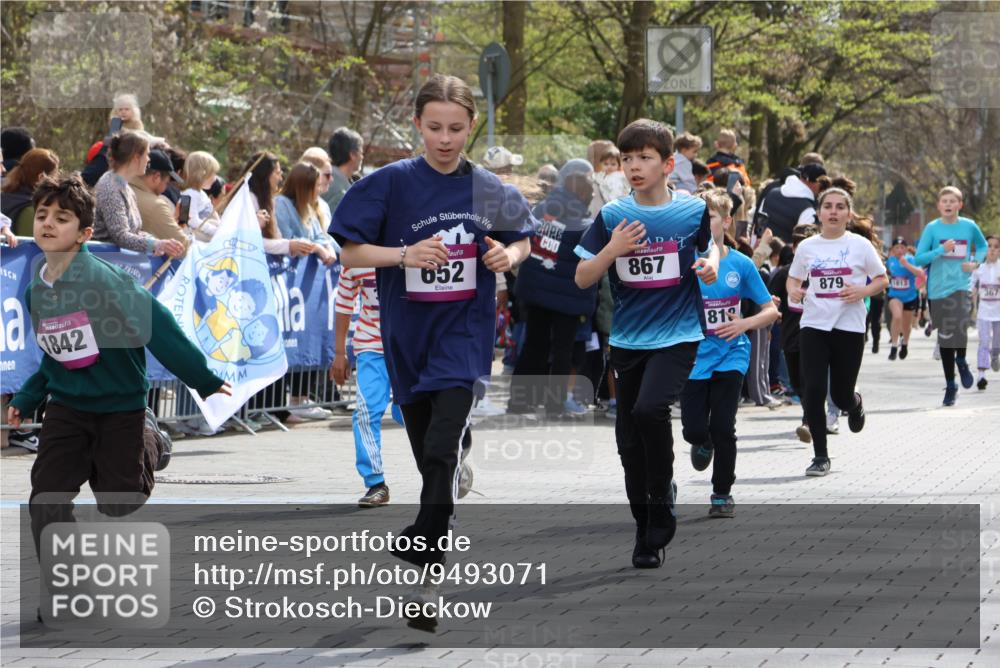 12.04.2026 - 45. Internationalen Wilhelmsburger Insellauf Strokosch-Dieckow http://msf.ph/oto/9493071 12.04.2026 14:49:33 Ziel 586, 1809, 440, 881, 348, 602, 627, 458, 161, 542, 1842, 894, 882, 652, 1818, 867, 377, 879, 1839, 401, 1812, 106 meine-sportfotos.de