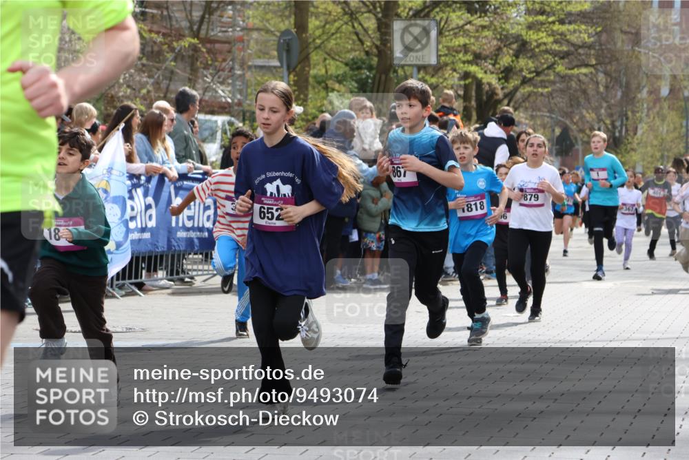 12.04.2026 - 45. Internationalen Wilhelmsburger Insellauf Strokosch-Dieckow http://msf.ph/oto/9493074 12.04.2026 14:49:33 Ziel 586, 1809, 440, 881, 348, 602, 627, 458, 161, 542, 1842, 894, 882, 652, 1818, 867, 377, 879, 1839, 401, 1812, 106 meine-sportfotos.de