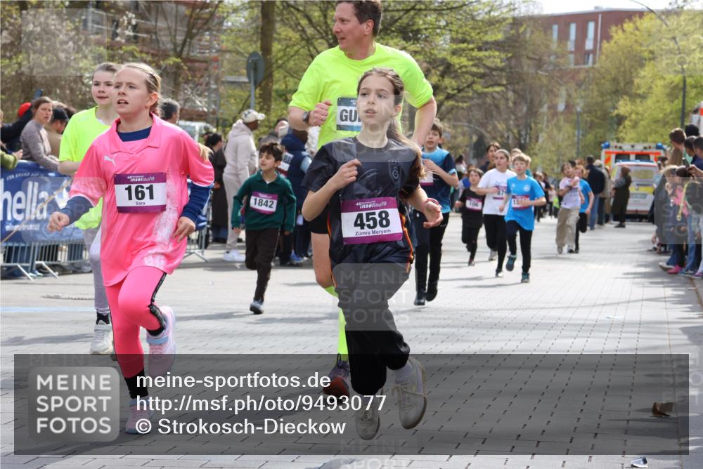 12.04.2026 - 45. Internationalen Wilhelmsburger Insellauf Strokosch-Dieckow http://msf.ph/oto/9493077 12.04.2026 14:49:32 Ziel 586, 1809, 440, 881, 348, 602, 627, 458, 161, 542, 1842, 894, 882, 652, 1818, 867, 377, 879, 1839, 401, 1812 meine-sportfotos.de