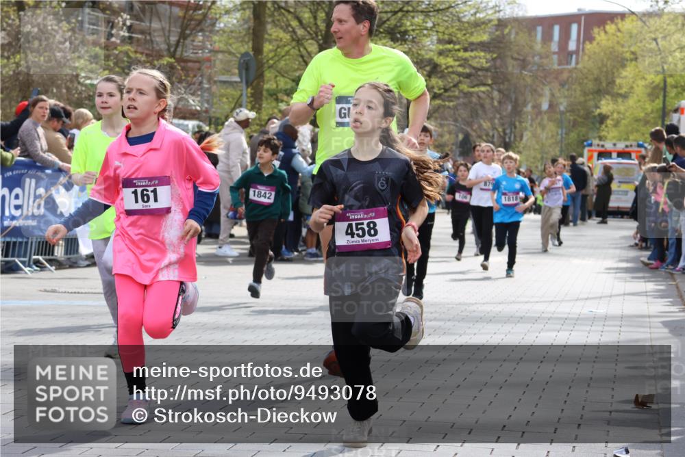 12.04.2026 - 45. Internationalen Wilhelmsburger Insellauf Strokosch-Dieckow http://msf.ph/oto/9493078 12.04.2026 14:49:32 Ziel 586, 1809, 440, 881, 348, 602, 627, 458, 161, 542, 1842, 894, 882, 652, 1818, 867, 377, 879, 1839, 401, 1812 meine-sportfotos.de