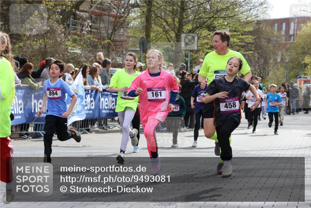 12.04.2026 - 45. Internationalen Wilhelmsburger Insellauf Strokosch-Dieckow http://msf.ph/oto/9493081 12.04.2026 14:49:31 Ziel 17, 501, 586, 1809, 440, 881, 348, 602, 627, 458, 161, 542, 1842, 894, 882, 652, 1818, 867, 377, 879, 1839 meine-sportfotos.de