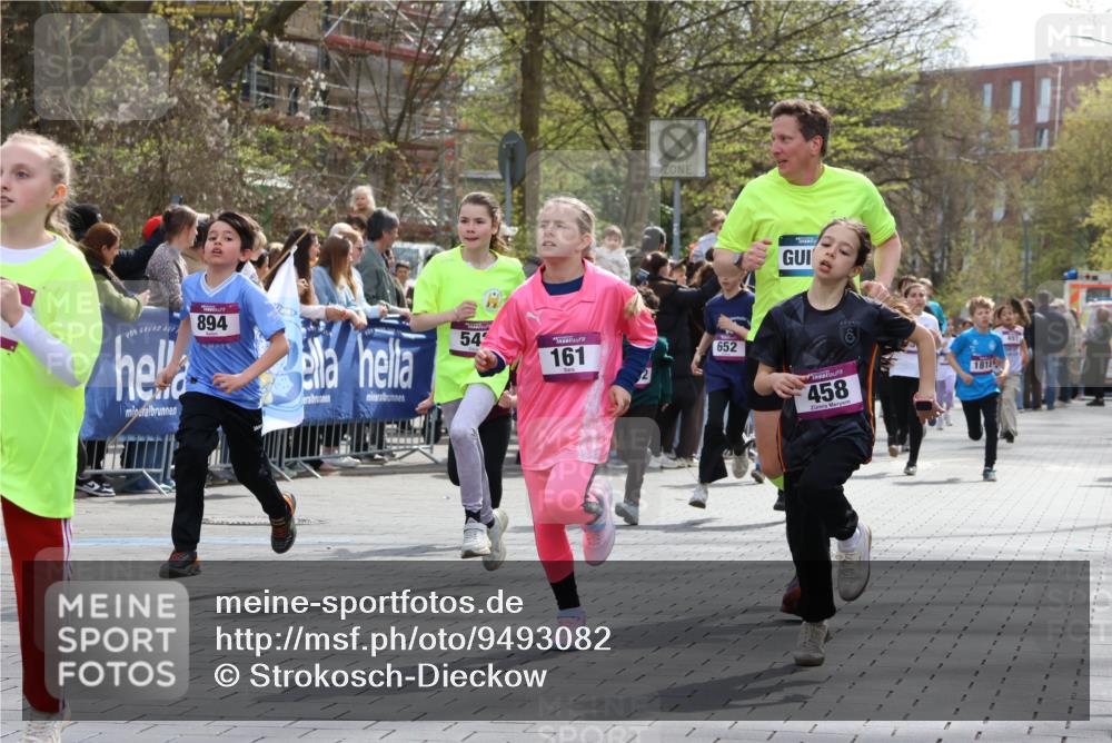 12.04.2026 - 45. Internationalen Wilhelmsburger Insellauf Strokosch-Dieckow http://msf.ph/oto/9493082 12.04.2026 14:49:31 Ziel 17, 501, 586, 1809, 440, 881, 348, 602, 627, 458, 161, 542, 1842, 894, 882, 652, 1818, 867, 377, 879, 1839 meine-sportfotos.de