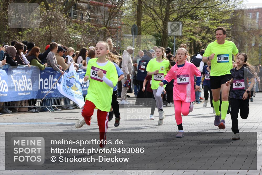 12.04.2026 - 45. Internationalen Wilhelmsburger Insellauf Strokosch-Dieckow http://msf.ph/oto/9493086 12.04.2026 14:49:30 Ziel 353, 666, 1827, 378, 17, 501, 586, 1809, 440, 881, 348, 602, 627, 458, 161, 542, 1842, 894, 882, 652, 1818, 867, 377 meine-sportfotos.de
