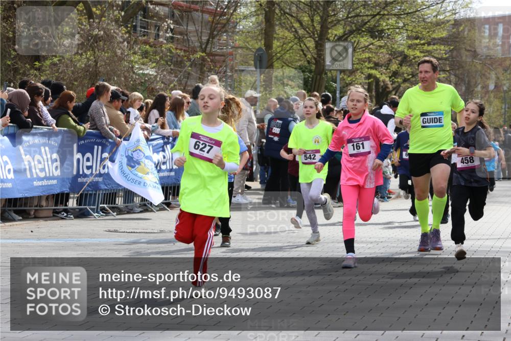 12.04.2026 - 45. Internationalen Wilhelmsburger Insellauf Strokosch-Dieckow http://msf.ph/oto/9493087 12.04.2026 14:49:30 Ziel 353, 666, 1827, 378, 17, 501, 586, 1809, 440, 881, 348, 602, 627, 458, 161, 542, 1842, 894, 882, 652, 1818, 867, 377 meine-sportfotos.de