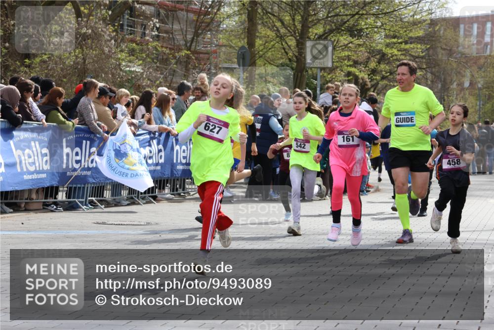 12.04.2026 - 45. Internationalen Wilhelmsburger Insellauf Strokosch-Dieckow http://msf.ph/oto/9493089 12.04.2026 14:49:30 Ziel 353, 666, 1827, 378, 17, 501, 586, 1809, 440, 881, 348, 602, 627, 458, 161, 542, 1842, 894, 882, 652, 1818, 867, 377 meine-sportfotos.de