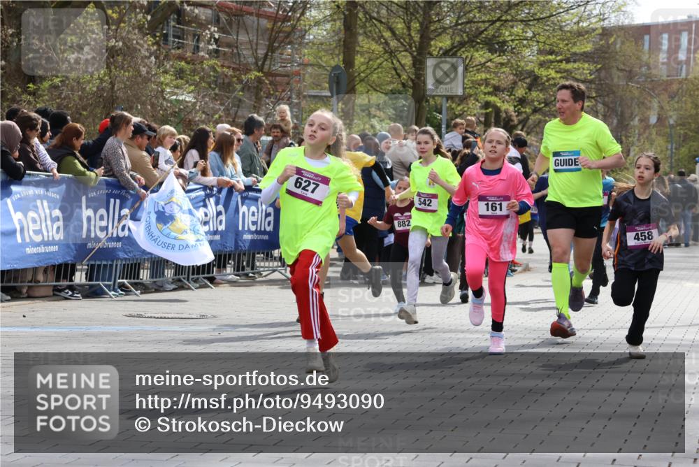 12.04.2026 - 45. Internationalen Wilhelmsburger Insellauf Strokosch-Dieckow http://msf.ph/oto/9493090 12.04.2026 14:49:30 Ziel 353, 666, 1827, 378, 17, 501, 586, 1809, 440, 881, 348, 602, 627, 458, 161, 542, 1842, 894, 882, 652, 1818, 867, 377 meine-sportfotos.de