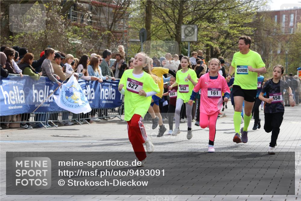 12.04.2026 - 45. Internationalen Wilhelmsburger Insellauf Strokosch-Dieckow http://msf.ph/oto/9493091 12.04.2026 14:49:30 Ziel 353, 666, 1827, 378, 17, 501, 586, 1809, 440, 881, 348, 602, 627, 458, 161, 542, 1842, 894, 882, 652, 1818, 867, 377 meine-sportfotos.de