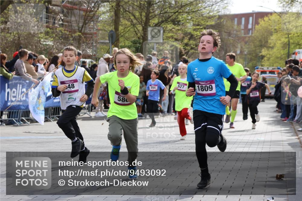 12.04.2026 - 45. Internationalen Wilhelmsburger Insellauf Strokosch-Dieckow http://msf.ph/oto/9493092 12.04.2026 14:49:28 Ziel 693, 1817, 100, 855, 897, 353, 666, 1827, 378, 17, 501, 586, 1809, 440, 881, 348, 602, 627, 458, 161, 542, 1842, 894, 882, 652, 1818 meine-sportfotos.de