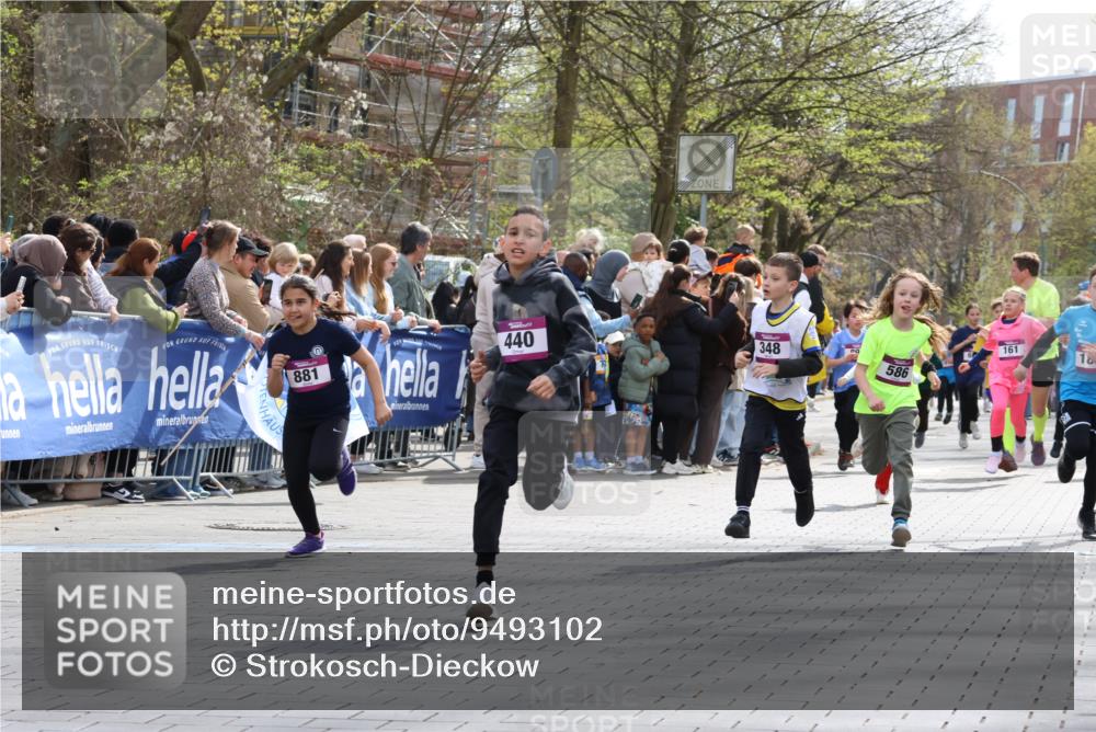 12.04.2026 - 45. Internationalen Wilhelmsburger Insellauf Strokosch-Dieckow http://msf.ph/oto/9493102 12.04.2026 14:49:27 Ziel 896, 372, 1055, 51, 693, 1817, 100, 855, 897, 353, 666, 1827, 378, 17, 501, 586, 1809, 440, 881, 348, 602, 627, 458, 161, 542, 1842, 894 meine-sportfotos.de