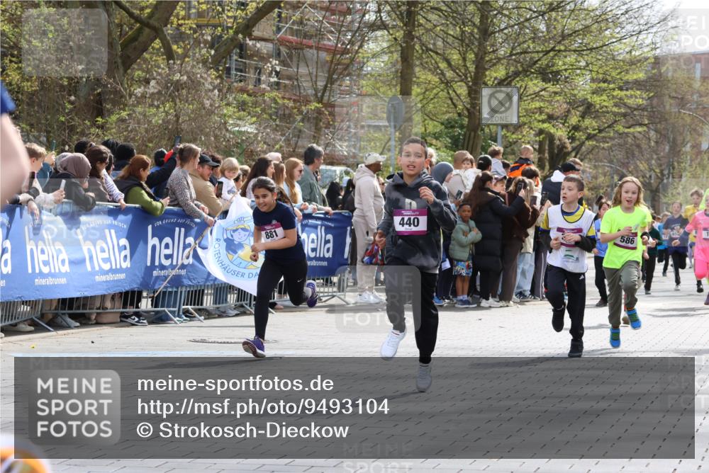 12.04.2026 - 45. Internationalen Wilhelmsburger Insellauf Strokosch-Dieckow http://msf.ph/oto/9493104 12.04.2026 14:49:27 Ziel 896, 372, 1055, 51, 693, 1817, 100, 855, 897, 353, 666, 1827, 378, 17, 501, 586, 1809, 440, 881, 348, 602, 627, 458, 161, 542, 1842, 894 meine-sportfotos.de