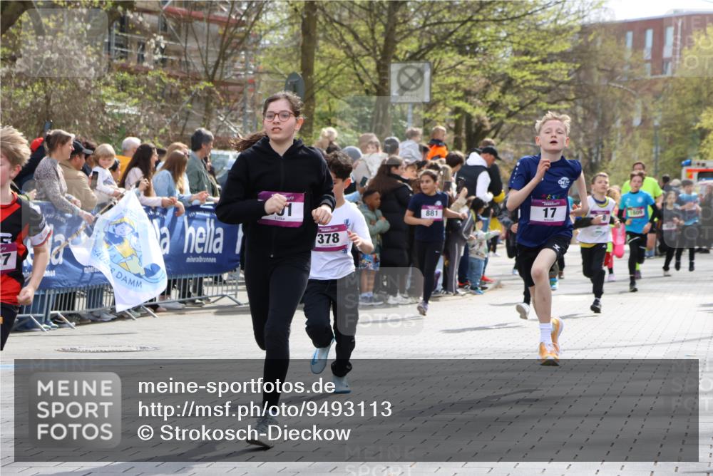 12.04.2026 - 45. Internationalen Wilhelmsburger Insellauf Strokosch-Dieckow http://msf.ph/oto/9493113 12.04.2026 14:49:24 Ziel 375, 2, 896, 372, 1055, 51, 693, 1817, 100, 855, 897, 353, 666, 1827, 378, 17, 501, 586, 1809, 440, 881, 348 meine-sportfotos.de