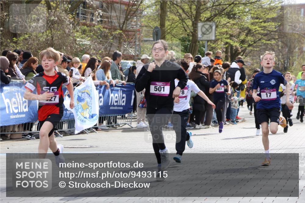 12.04.2026 - 45. Internationalen Wilhelmsburger Insellauf Strokosch-Dieckow http://msf.ph/oto/9493115 12.04.2026 14:49:24 Ziel 375, 2, 896, 372, 1055, 51, 693, 1817, 100, 855, 897, 353, 666, 1827, 378, 17, 501, 586, 1809, 440, 881, 348 meine-sportfotos.de