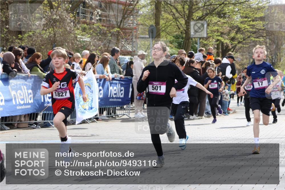 12.04.2026 - 45. Internationalen Wilhelmsburger Insellauf Strokosch-Dieckow http://msf.ph/oto/9493116 12.04.2026 14:49:24 Ziel 375, 2, 896, 372, 1055, 51, 693, 1817, 100, 855, 897, 353, 666, 1827, 378, 17, 501, 586, 1809, 440, 881, 348 meine-sportfotos.de
