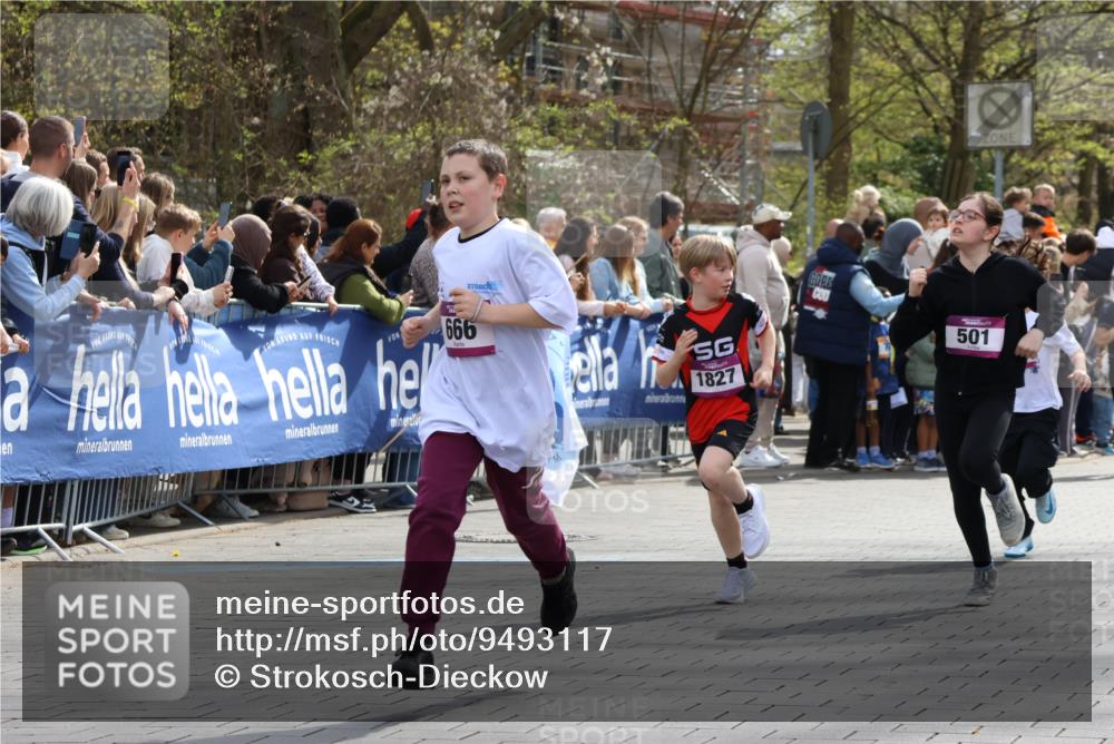 12.04.2026 - 45. Internationalen Wilhelmsburger Insellauf Strokosch-Dieckow http://msf.ph/oto/9493117 12.04.2026 14:49:23 Ziel 418, 684, 597, 1823, 375, 2, 896, 372, 1055, 51, 693, 1817, 100, 855, 897, 353, 666, 1827, 378, 17, 501, 586, 1809, 440, 881 meine-sportfotos.de