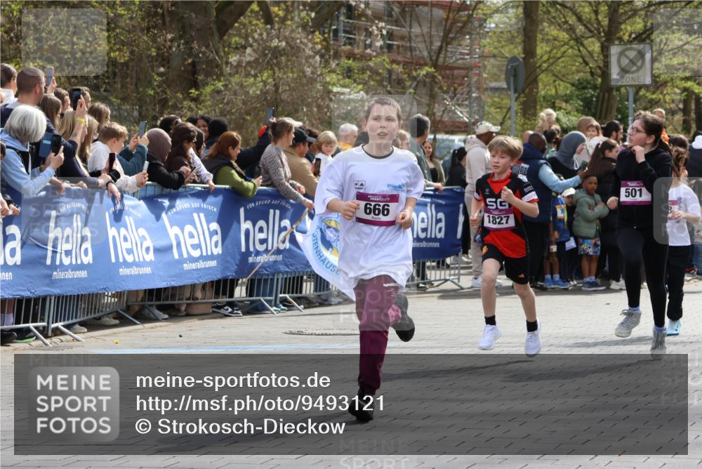 12.04.2026 - 45. Internationalen Wilhelmsburger Insellauf Strokosch-Dieckow http://msf.ph/oto/9493121 12.04.2026 14:49:23 Ziel 418, 684, 597, 1823, 375, 2, 896, 372, 1055, 51, 693, 1817, 100, 855, 897, 353, 666, 1827, 378, 17, 501, 586, 1809, 440, 881 meine-sportfotos.de