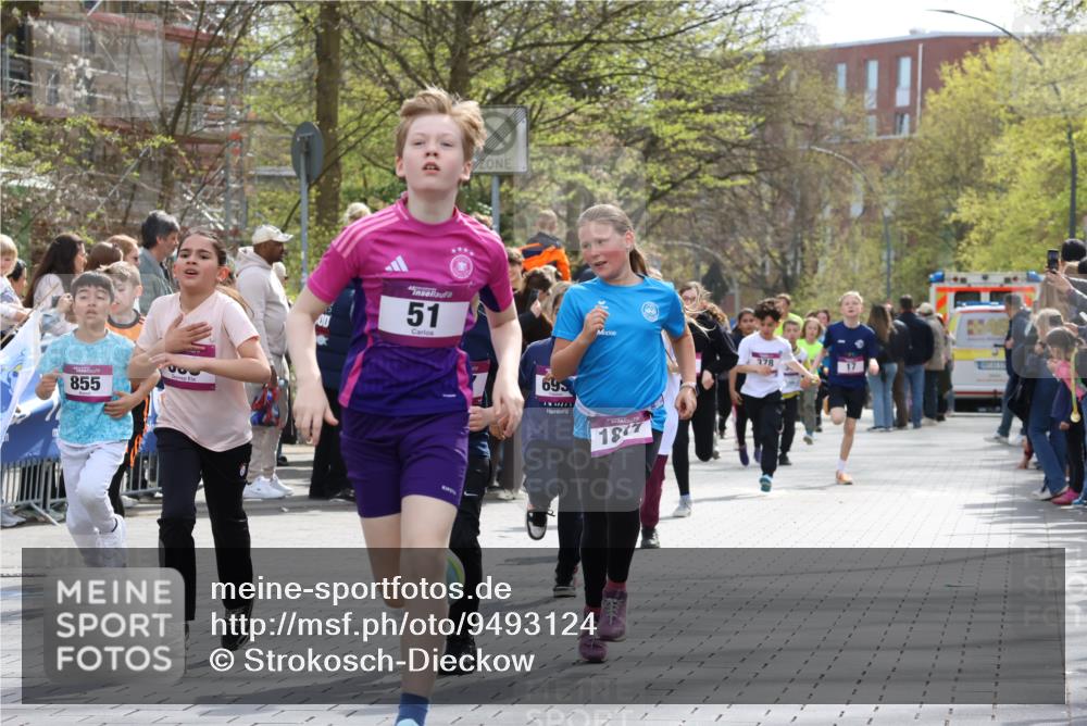 12.04.2026 - 45. Internationalen Wilhelmsburger Insellauf Strokosch-Dieckow http://msf.ph/oto/9493124 12.04.2026 14:49:21 Ziel 1063, 1048, 601, 418, 684, 597, 1823, 375, 2, 896, 372, 1055, 51, 693, 1817, 100, 855, 897, 353, 666, 1827, 378, 17, 501, 586 meine-sportfotos.de