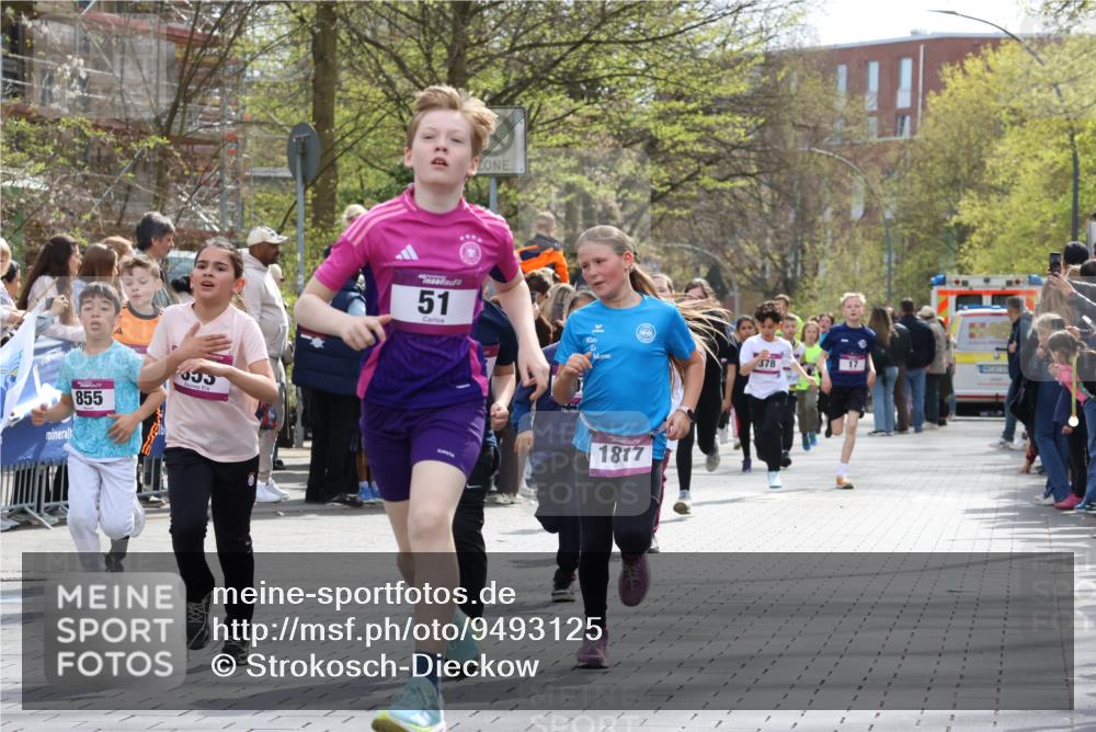 12.04.2026 - 45. Internationalen Wilhelmsburger Insellauf Strokosch-Dieckow http://msf.ph/oto/9493125 12.04.2026 14:49:21 Ziel 1063, 1048, 601, 418, 684, 597, 1823, 375, 2, 896, 372, 1055, 51, 693, 1817, 100, 855, 897, 353, 666, 1827, 378, 17, 501, 586 meine-sportfotos.de