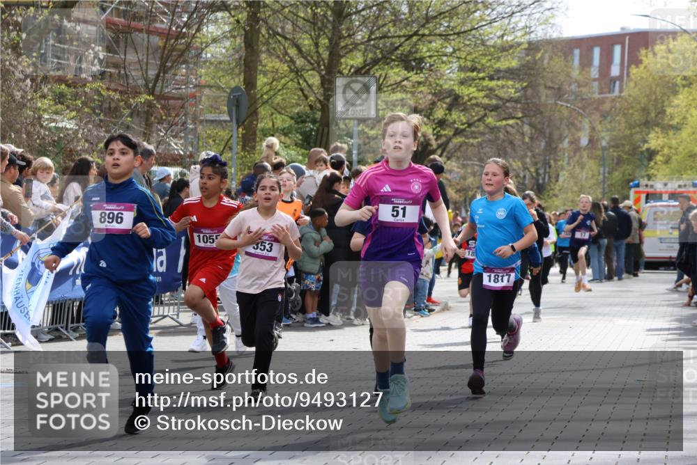 12.04.2026 - 45. Internationalen Wilhelmsburger Insellauf Strokosch-Dieckow http://msf.ph/oto/9493127 12.04.2026 14:49:20 Ziel 1043, 101, 1063, 1048, 601, 418, 684, 597, 1823, 375, 2, 896, 372, 1055, 51, 693, 1817, 100, 855, 897, 353, 666, 1827, 378, 17, 501 meine-sportfotos.de