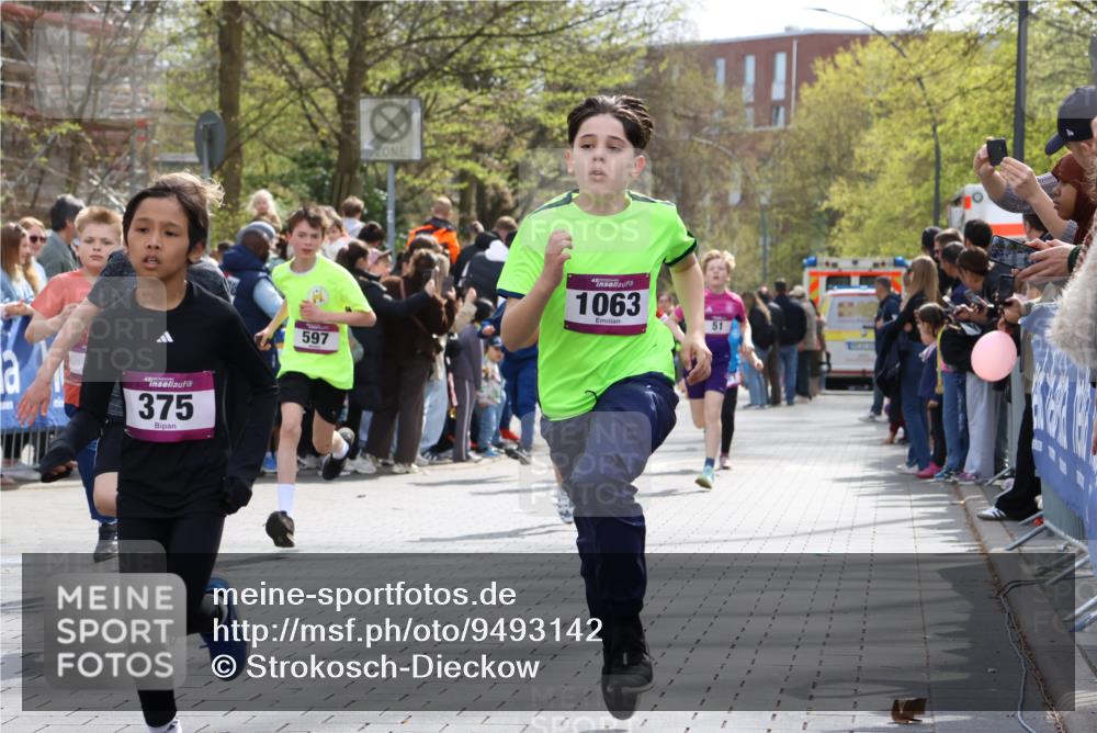 12.04.2026 - 45. Internationalen Wilhelmsburger Insellauf Strokosch-Dieckow http://msf.ph/oto/9493142 12.04.2026 14:49:16 Ziel 385, 371, 433, 487, 887, 73, 1805, 591, 1043, 101, 1063, 1048, 601, 418, 684, 597, 1823, 375, 2, 896, 372, 1055, 51, 693, 1817, 100 meine-sportfotos.de