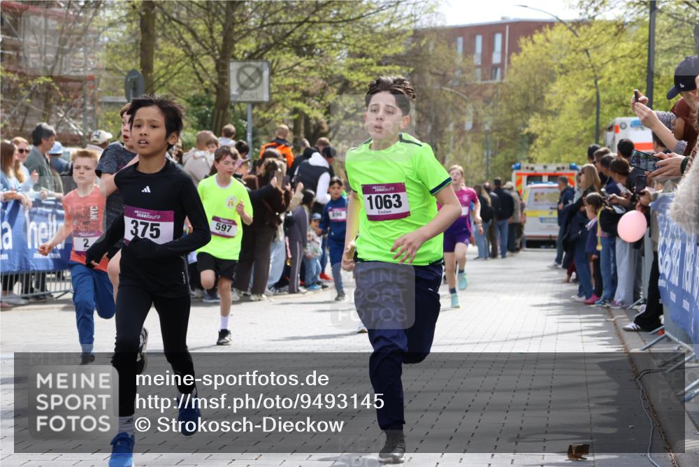 12.04.2026 - 45. Internationalen Wilhelmsburger Insellauf Strokosch-Dieckow http://msf.ph/oto/9493145 12.04.2026 14:49:16 Ziel 385, 371, 433, 487, 887, 73, 1805, 591, 1043, 101, 1063, 1048, 601, 418, 684, 597, 1823, 375, 2, 896, 372, 1055, 51, 693, 1817, 100 meine-sportfotos.de