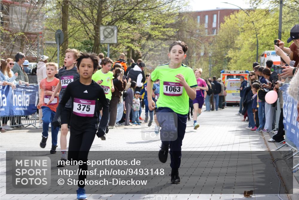 12.04.2026 - 45. Internationalen Wilhelmsburger Insellauf Strokosch-Dieckow http://msf.ph/oto/9493148 12.04.2026 14:49:16 Ziel 385, 371, 433, 487, 887, 73, 1805, 591, 1043, 101, 1063, 1048, 601, 418, 684, 597, 1823, 375, 2, 896, 372, 1055, 51, 693, 1817, 100 meine-sportfotos.de