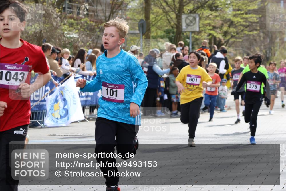 12.04.2026 - 45. Internationalen Wilhelmsburger Insellauf Strokosch-Dieckow http://msf.ph/oto/9493153 12.04.2026 14:49:14 Ziel 385, 371, 433, 487, 887, 73, 1805, 591, 1043, 101, 1063, 1048, 601, 418, 684, 597, 1823, 375, 2 meine-sportfotos.de